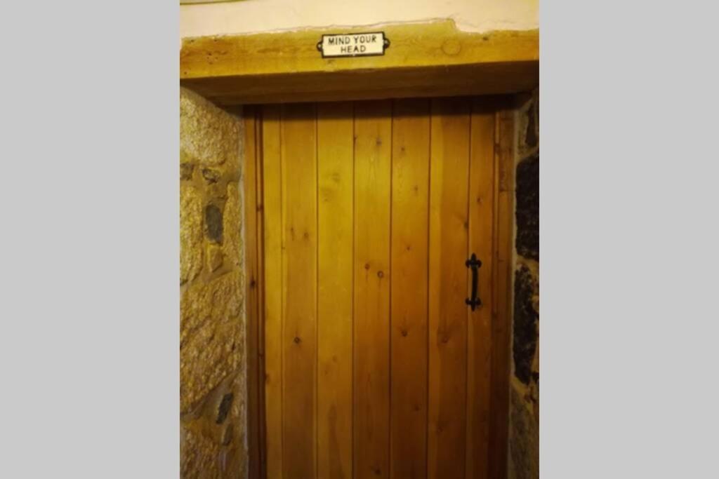 Farm Accommodation - The Lizard Peninsula, Cornwall هيلستون المظهر الخارجي الصورة